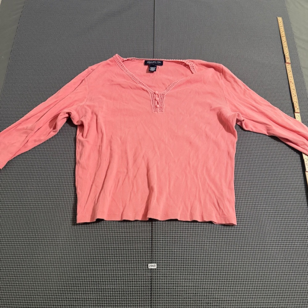Jones New York Signature Woman Pink Ribbed Crochet Trim V-Neck Top Size 1X